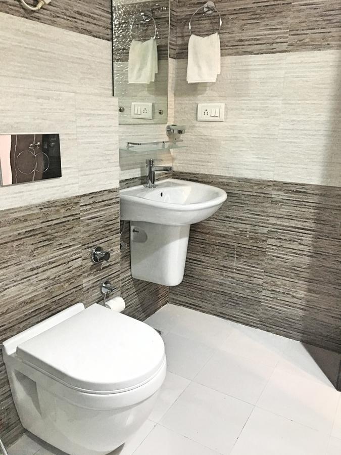Ess & Bee Resorts 다람샬라 외부 사진
