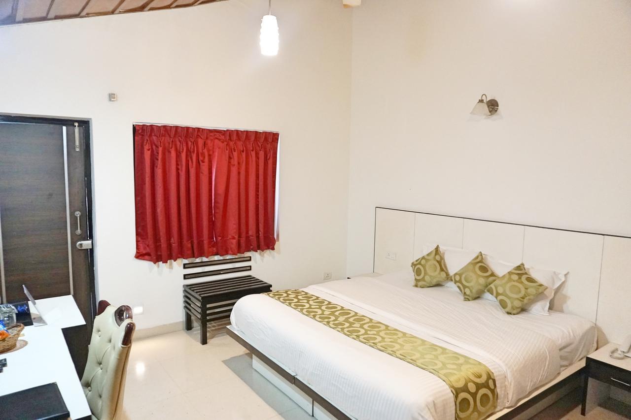 Ess & Bee Resorts 다람샬라 외부 사진