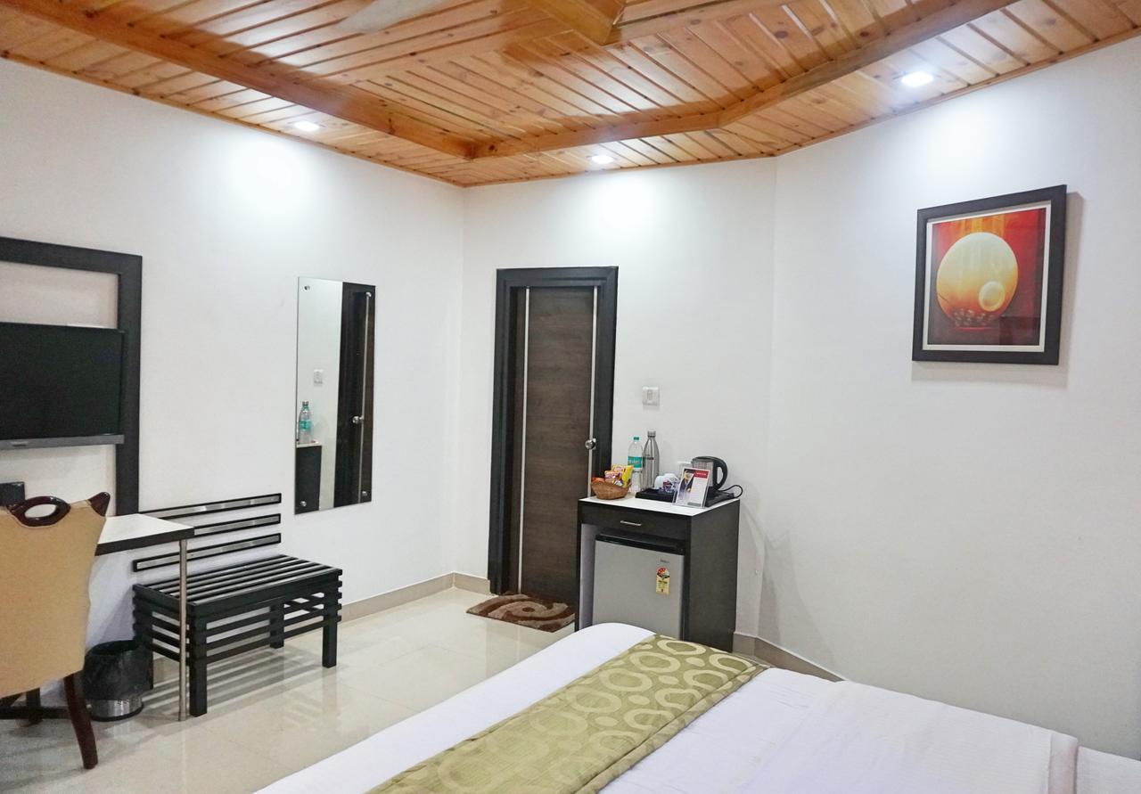 Ess & Bee Resorts 다람샬라 외부 사진