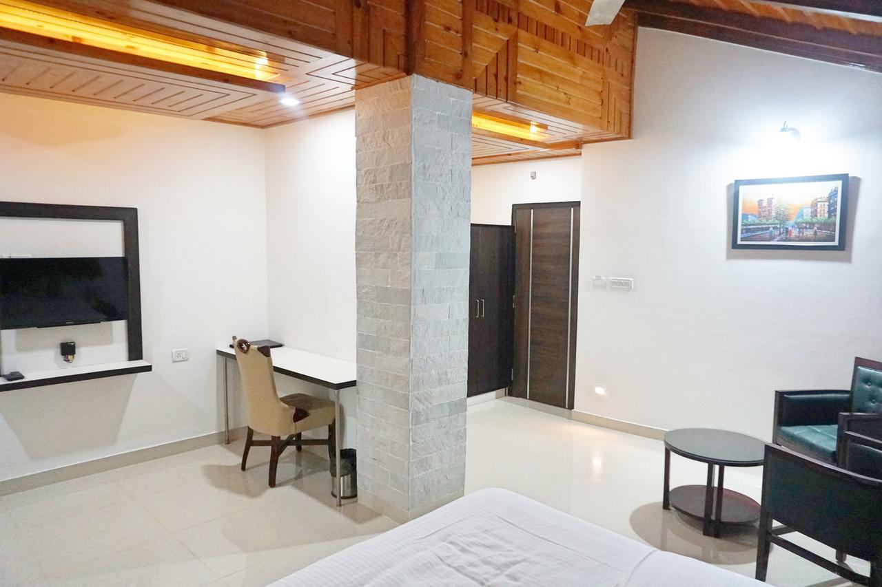 Ess & Bee Resorts 다람샬라 외부 사진